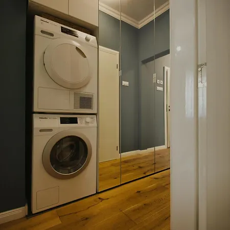 Gran Capital Maritima - Warna